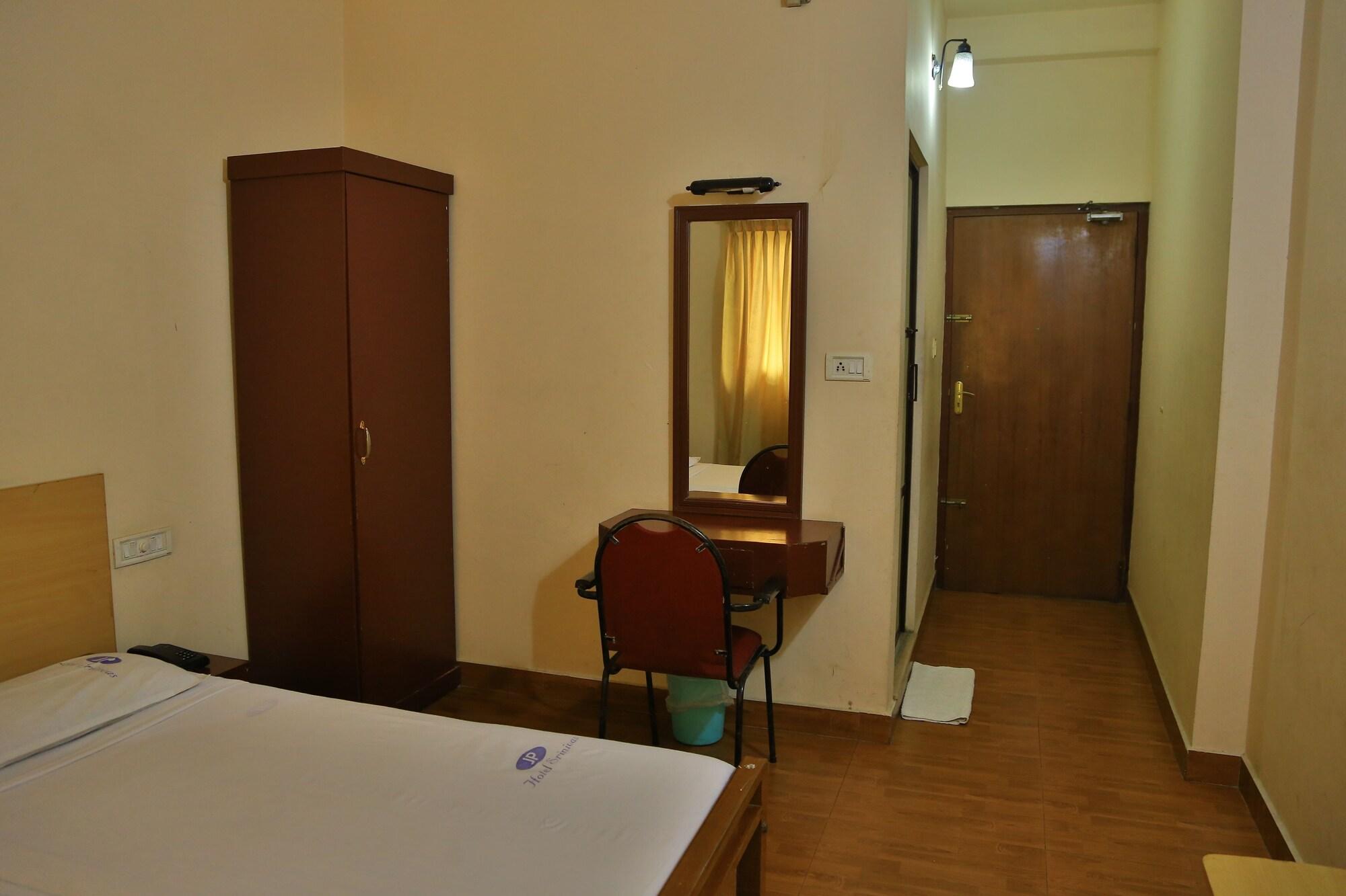 Hotel Srinivas Kochi Luaran gambar