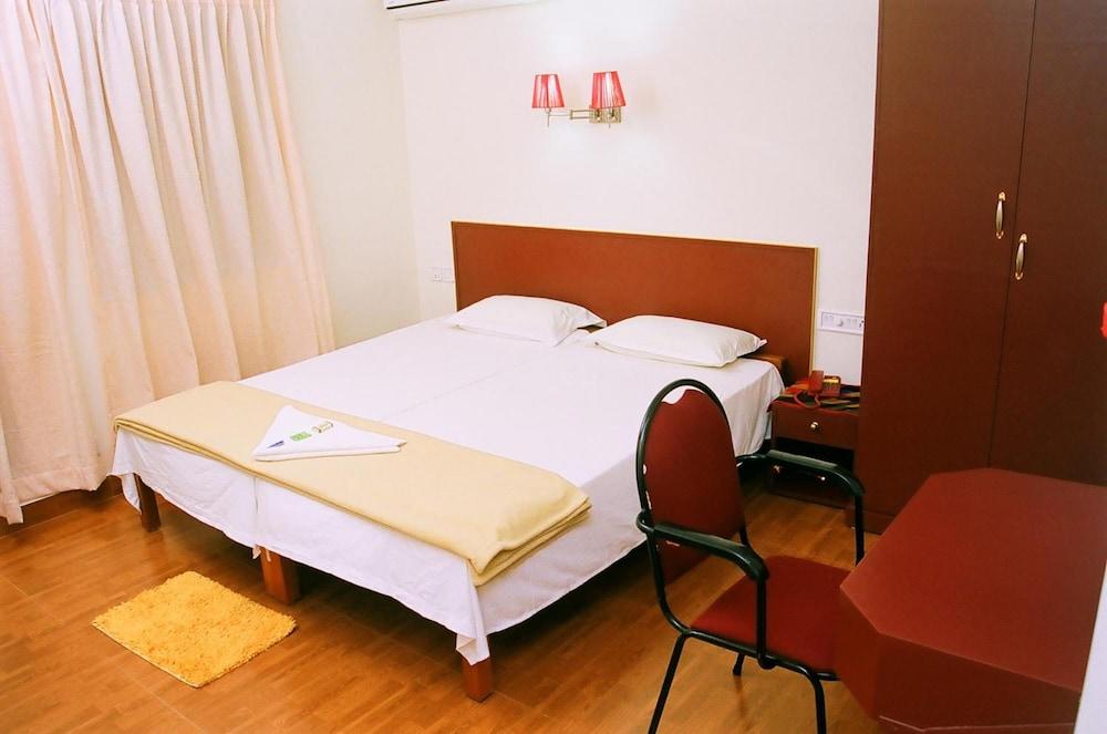 Hotel Srinivas Kochi Luaran gambar