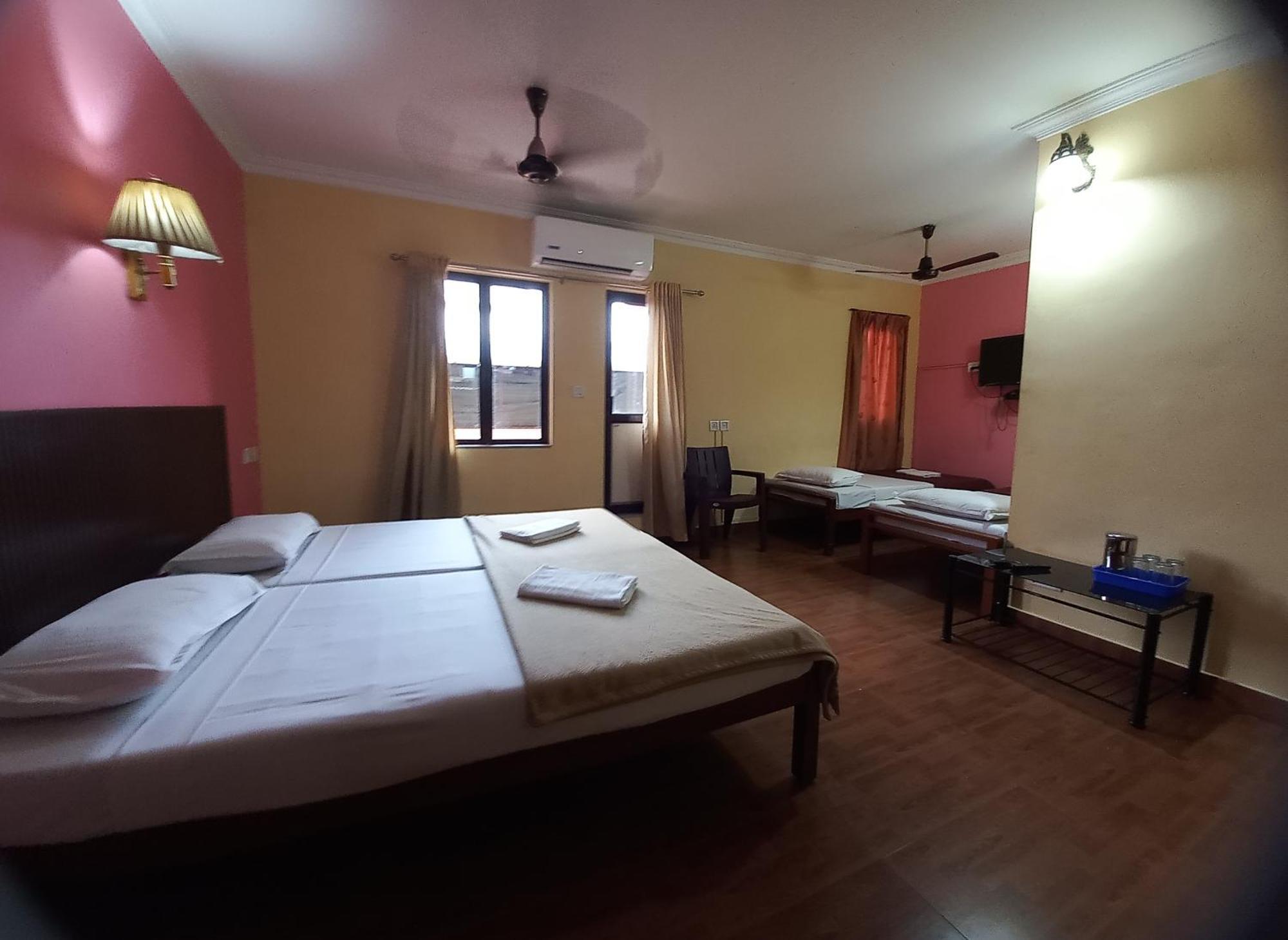 Hotel Srinivas Kochi Luaran gambar