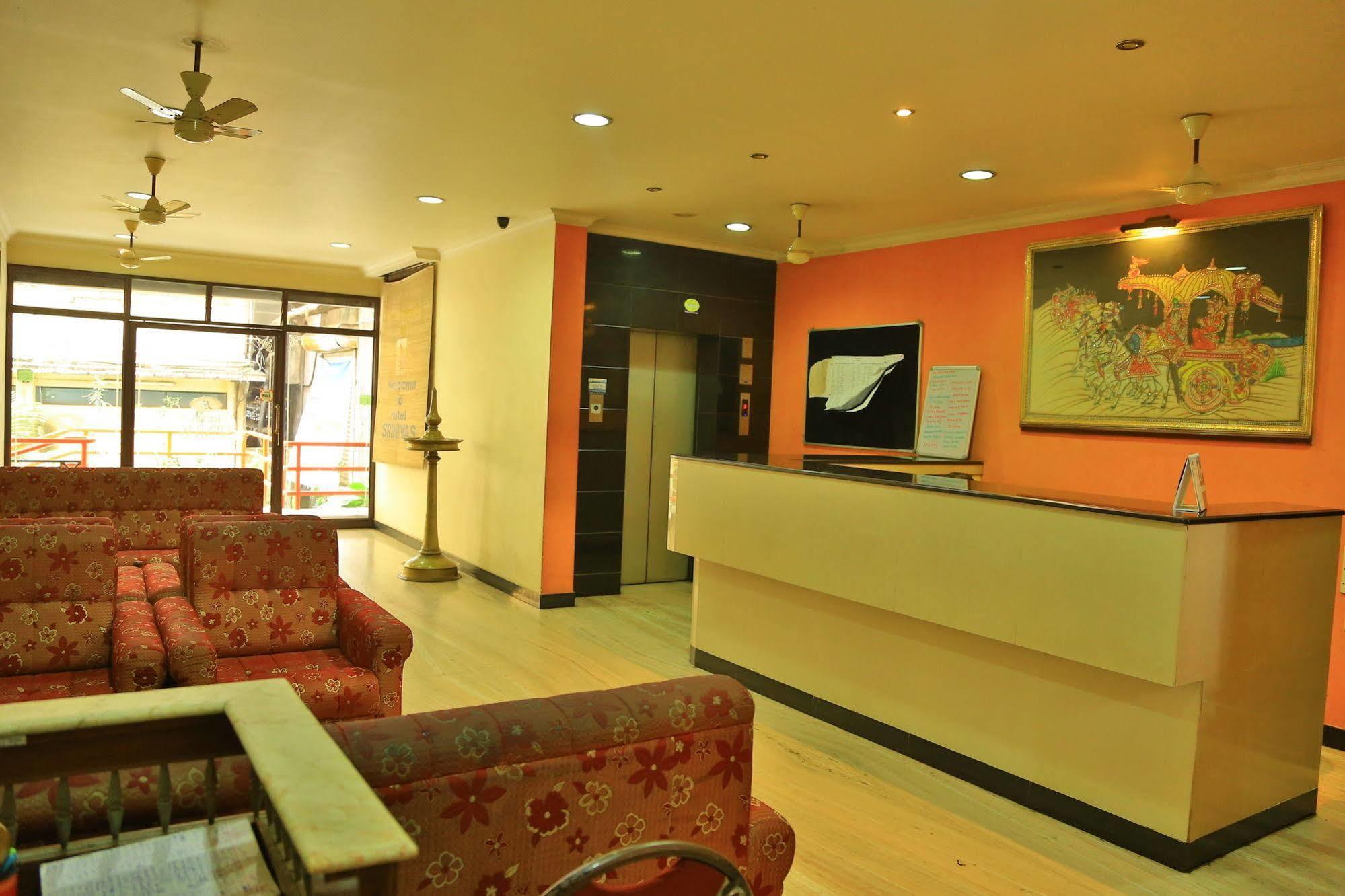 Hotel Srinivas Kochi Luaran gambar