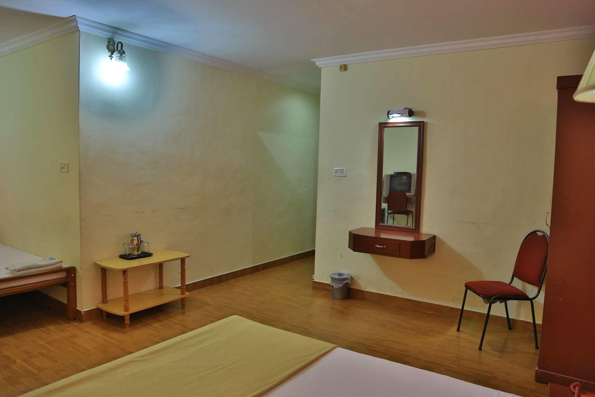 Hotel Srinivas Kochi Luaran gambar