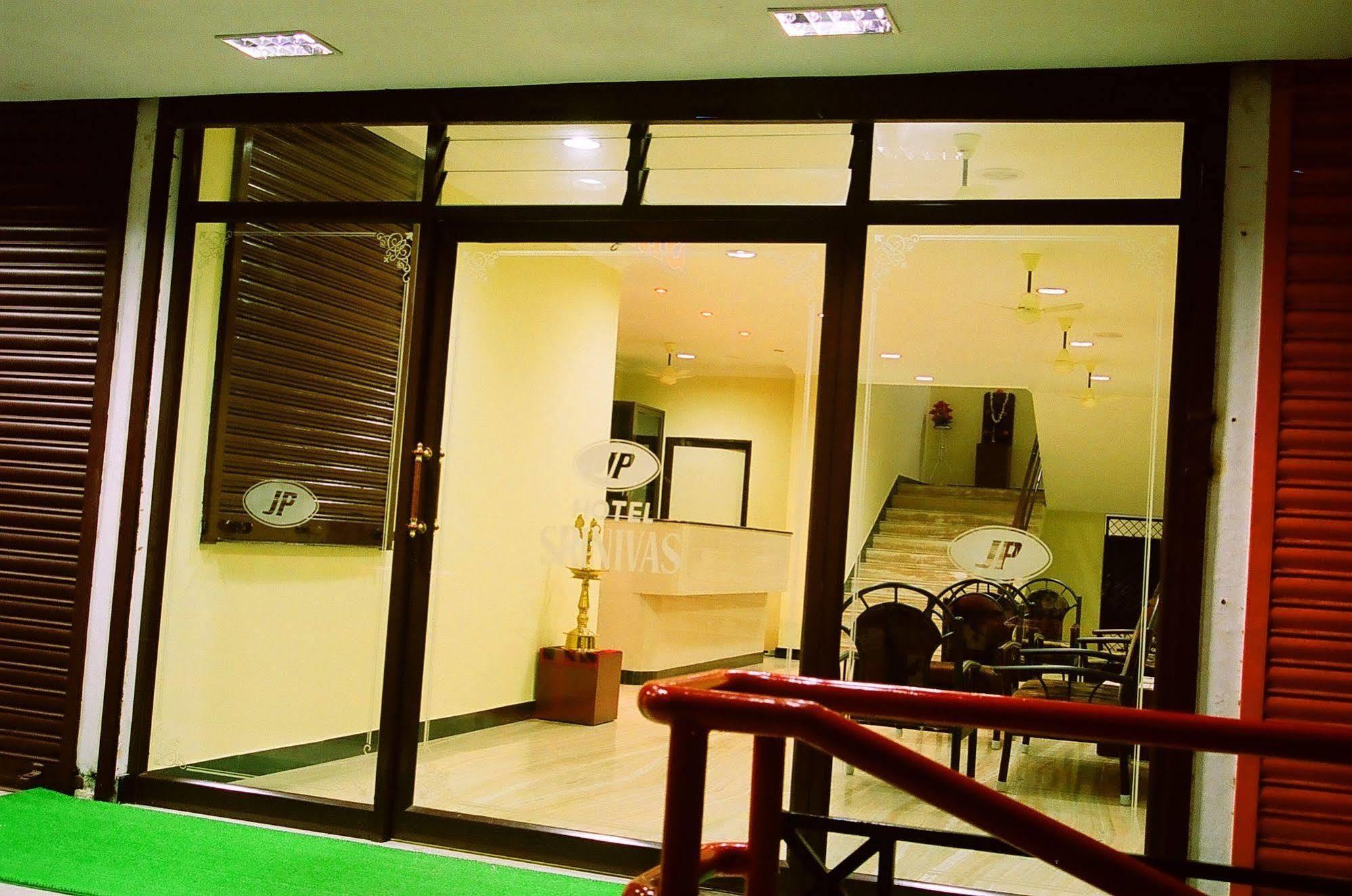 Hotel Srinivas Kochi Luaran gambar