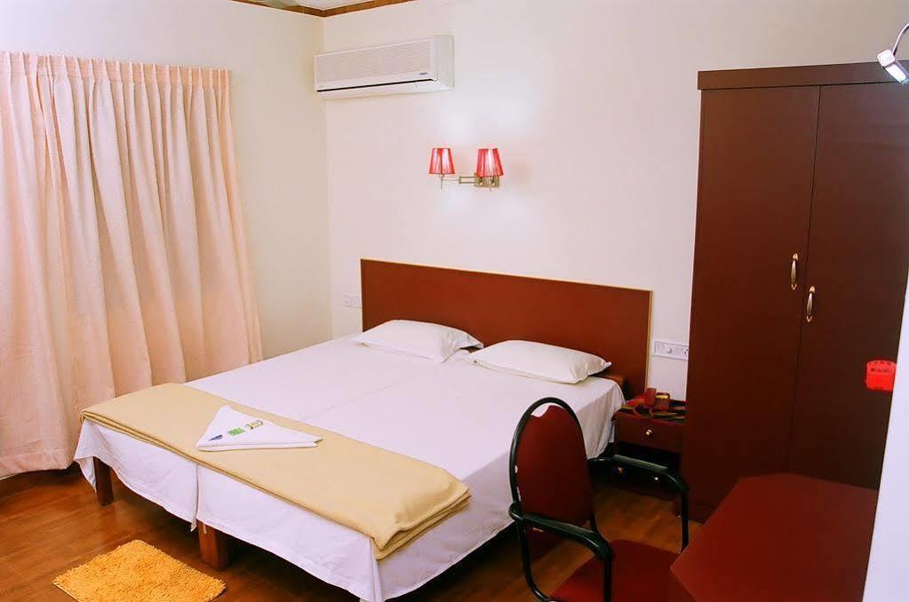Hotel Srinivas Kochi Luaran gambar